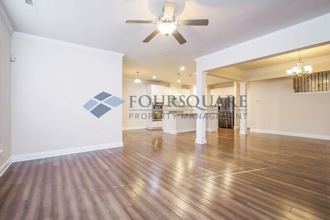 Building Photo - Elegant 3-Bed Townhome , Screened Porch & 2-Car Garage – Prime Davis Drive Location