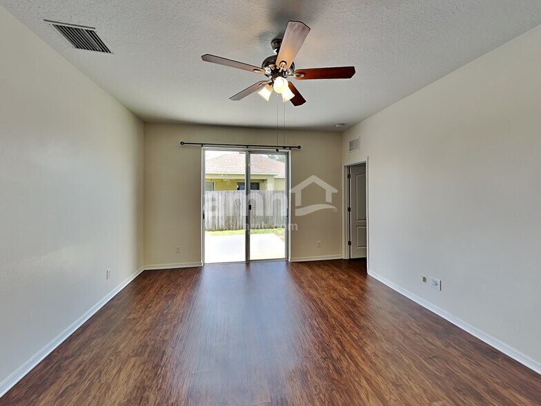 Building Photo - 11502 Village Brook Dr