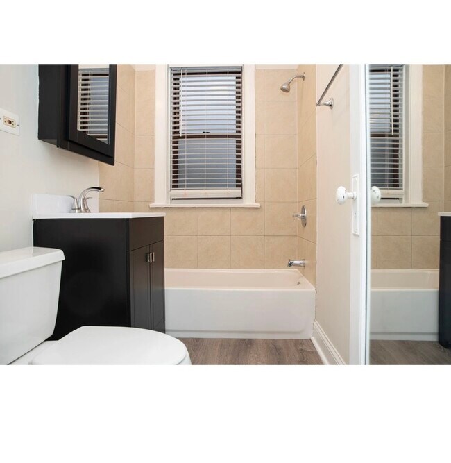 Building Photo - 1251 W Henderson St