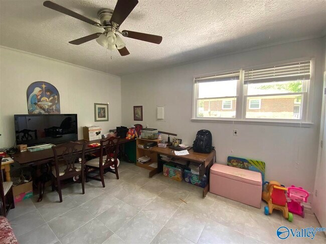 Building Photo - 512 Clift Dr
