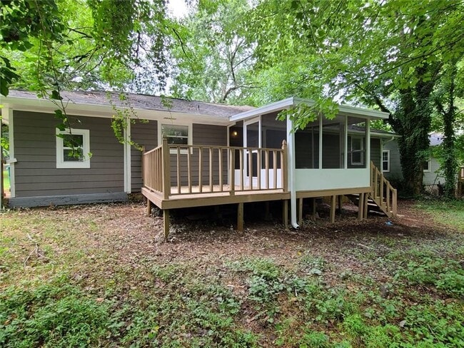 Building Photo - 1940 Meadow Ln