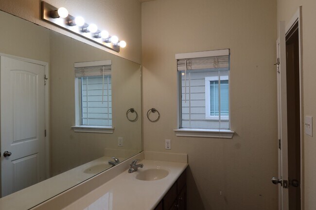 Building Photo - Now Pre-Leasing for Fall 2026–Spring 2027!