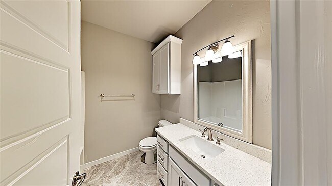 Building Photo - 405 Josephine Ct