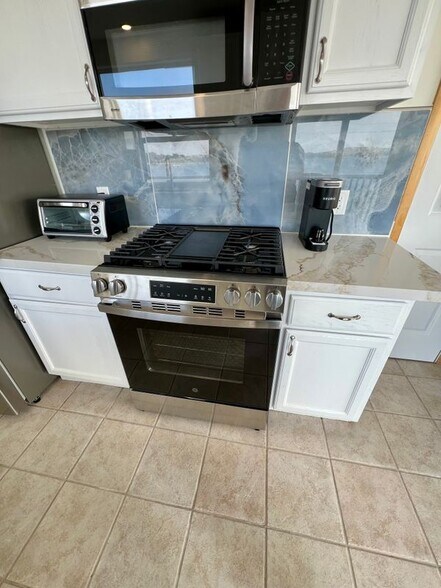 Building Photo - 975 CA-1