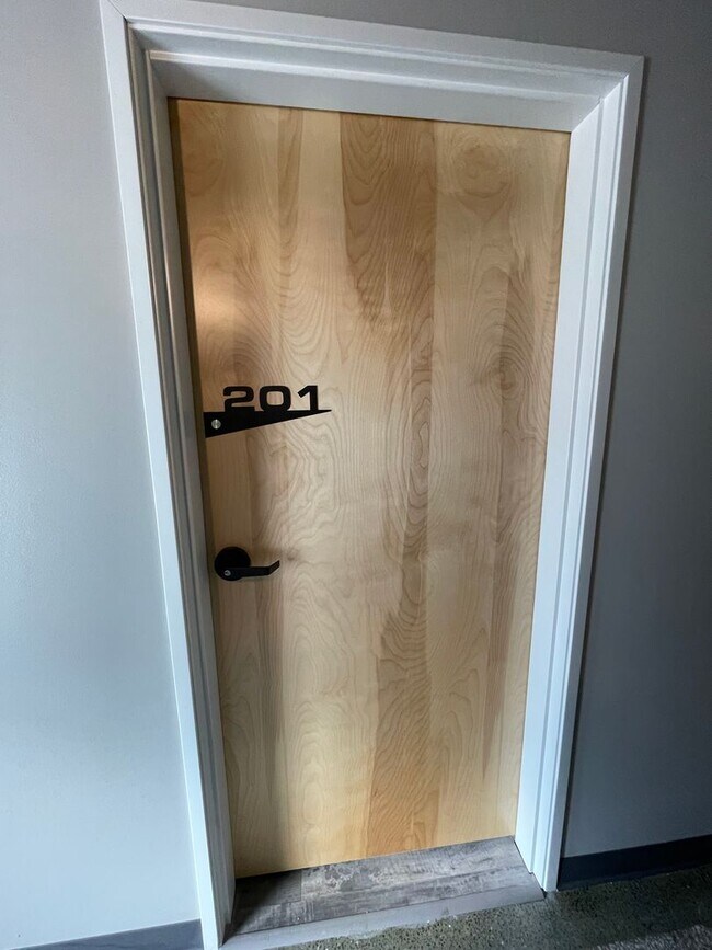 Building Photo - 712 Commercial St