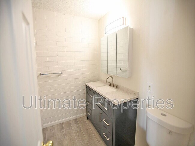 Building Photo - 1734 W Tuckey Ln