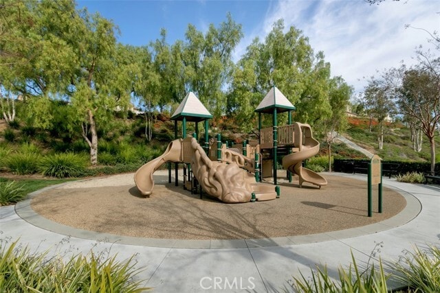 Building Photo - 2854 Alamitos Rd