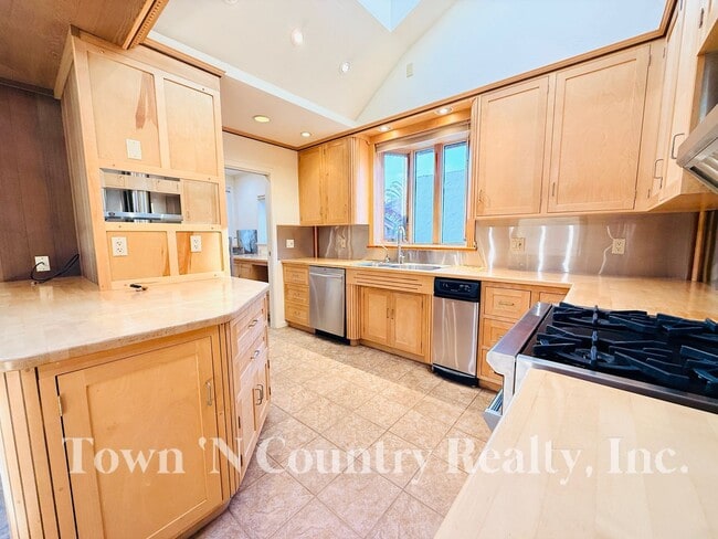 Building Photo - Charming 2BR/1BA Home in Maple Park – Full...