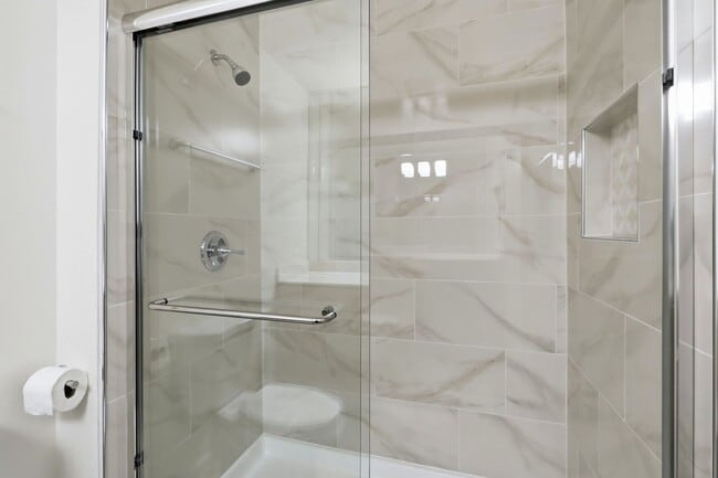 Building Photo - Updated Townhome in Lake Santa Clara HOA