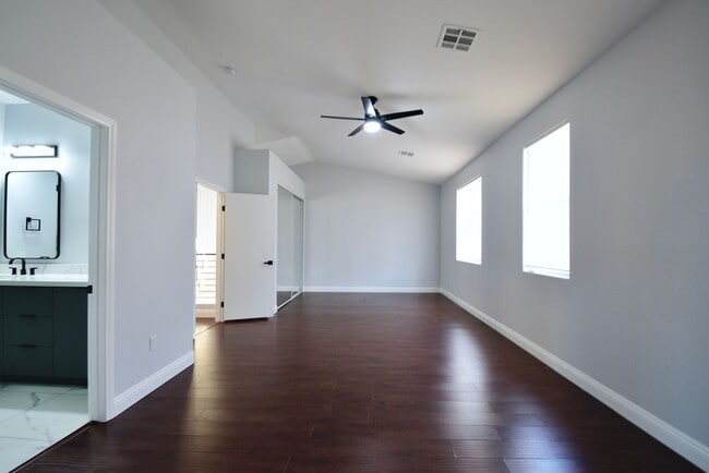 Building Photo - Charming Mediterranean-Style Townhome in G...
