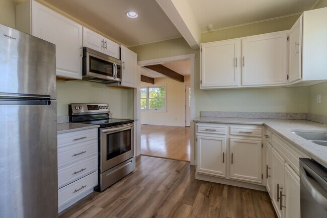 Building Photo - 7825 S Lake Leelanau Dr