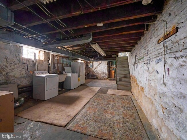 Building Photo - 132 Lauriston St