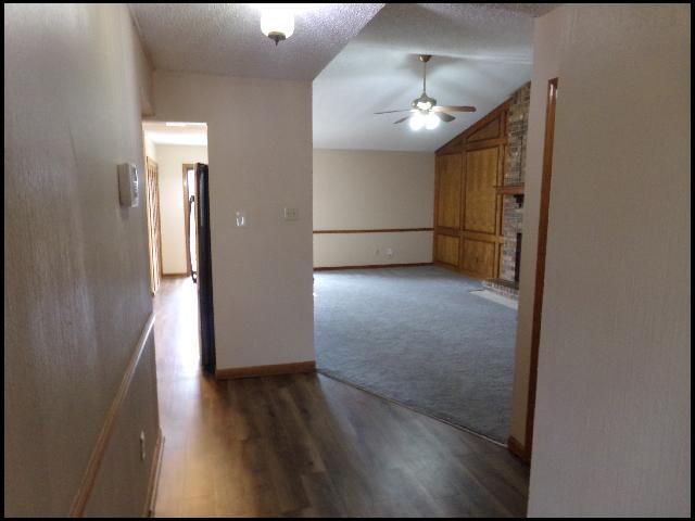 Building Photo - 39 Oak Forest Loop