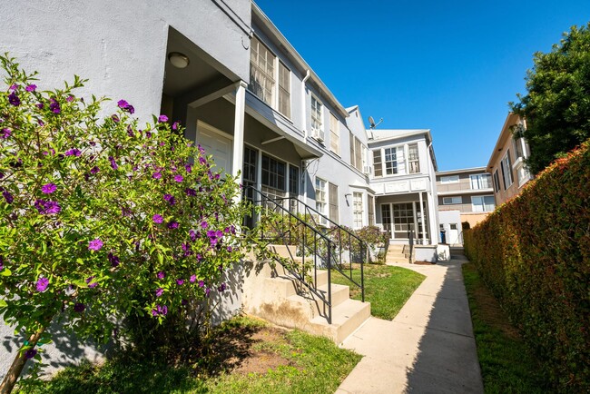 Interior Photo - 410 Veteran Avenue
