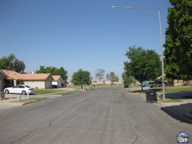 Building Photo - 2442 Vine St