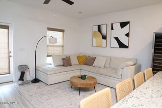 Building Photo - 544 Melrose Wy