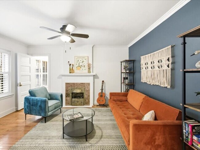 Building Photo - Cap Hill Beautiful 2 Bed Charming and Light Filled condo in the Blenheim