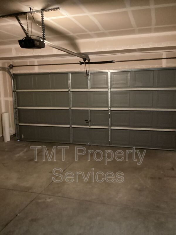 Building Photo - 10012 Mosaic Way