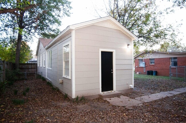 Building Photo - 5008 Lynch Dr