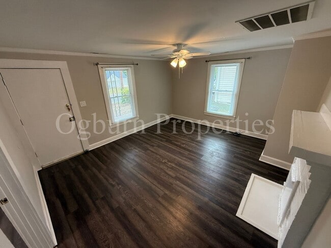 Building Photo - 4008 Leo St