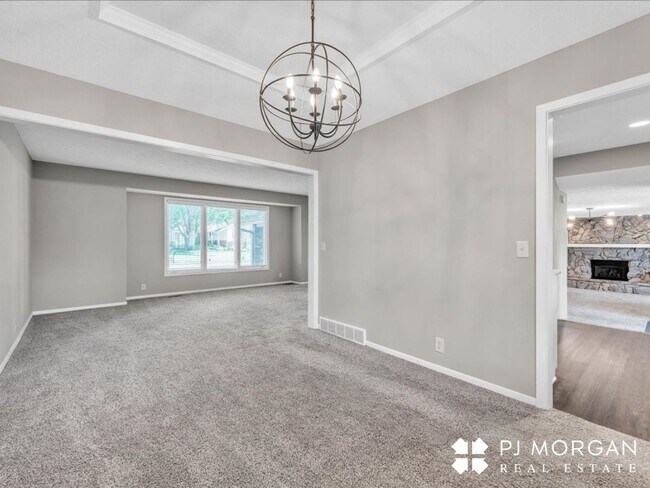 Building Photo - 3 bedroom 2 bath house in a great location!