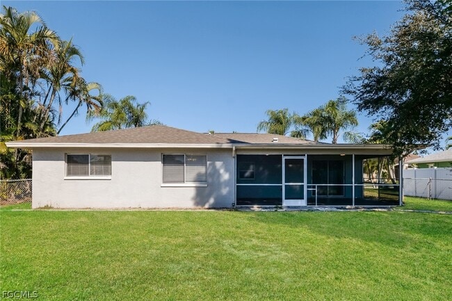 Building Photo - 1122 SE 17th St