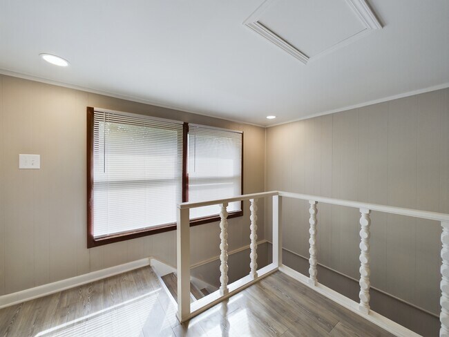 Building Photo - 112 Brady Ln