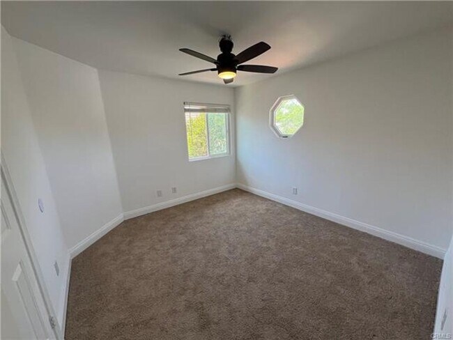 Building Photo - Beautifully Maintained Home