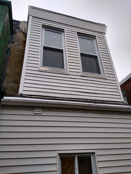 Building Photo - 2054 Ann St