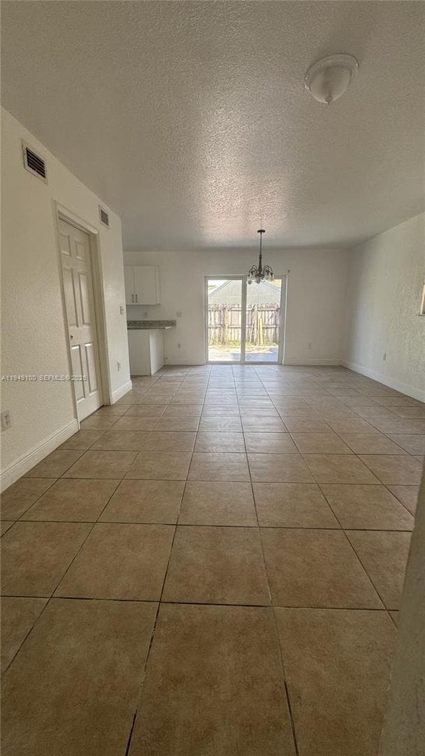 Building Photo - 915 SE 13th Rd