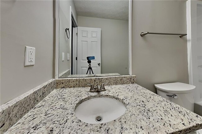 Building Photo - 1210 Webb Farm Ln