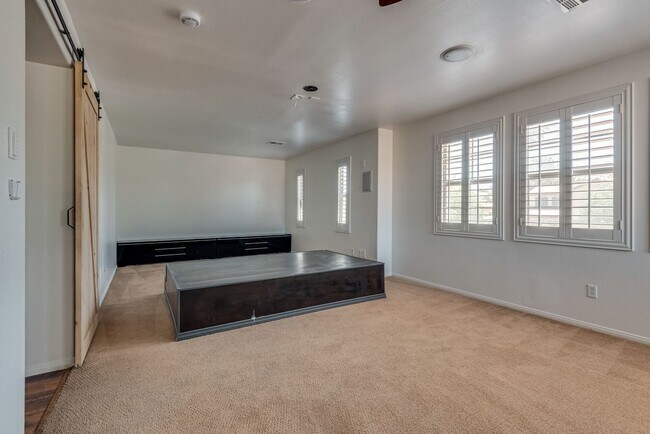 Building Photo - Elegant 4-Bedroom Home with Spa, Balcony &...