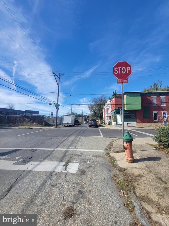 Building Photo - 1622 Blavis St