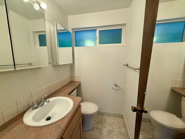 Building Photo - West Seattle Waterfront Condominium ~ West Beach Condominium