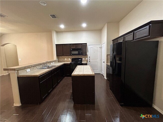 Building Photo - 692 Creekside Cir