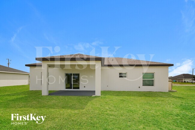 Building Photo - 3757 NE 14th Ave