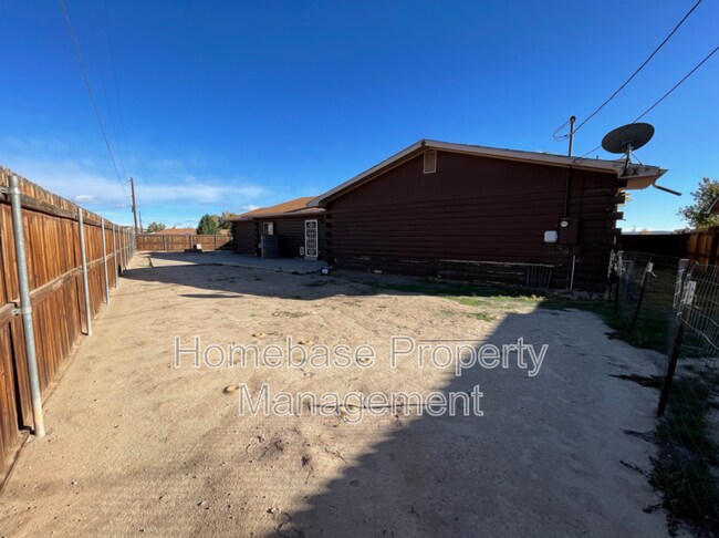 Building Photo - 2600 E Cliffside Dr