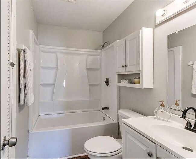 Building Photo - Charming & Refreshed 4 Bed / 1 Bath Home in Midwest City – $1,450/mo