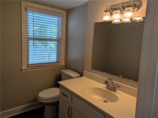 Building Photo - 220 Indian Hills Ct