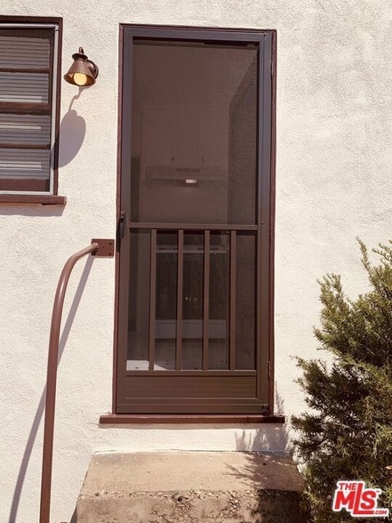 Building Photo - 604 E Windsor Rd