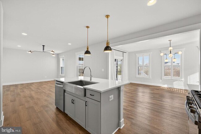 Building Photo - 513 Parkland Dr