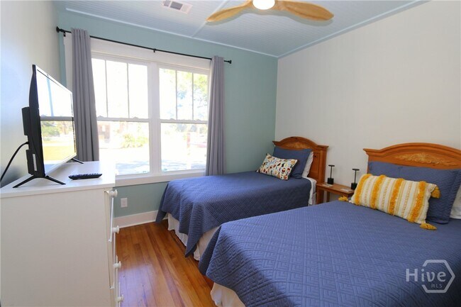 Building Photo - 201 Lovell Ave