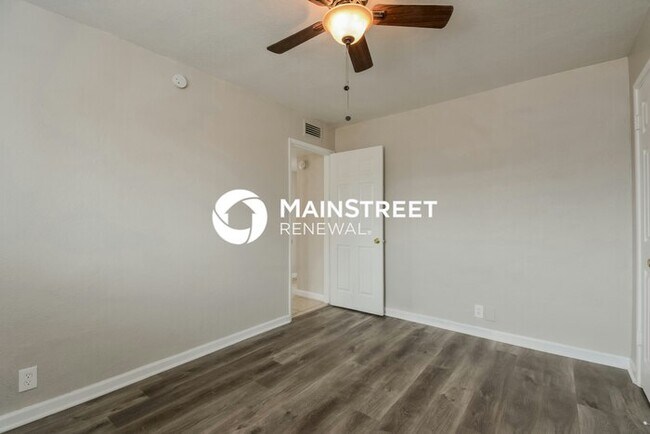Building Photo - 3 Bedroom Pet-Friendly Home in TUCSON, AZ with Main Street Renewal