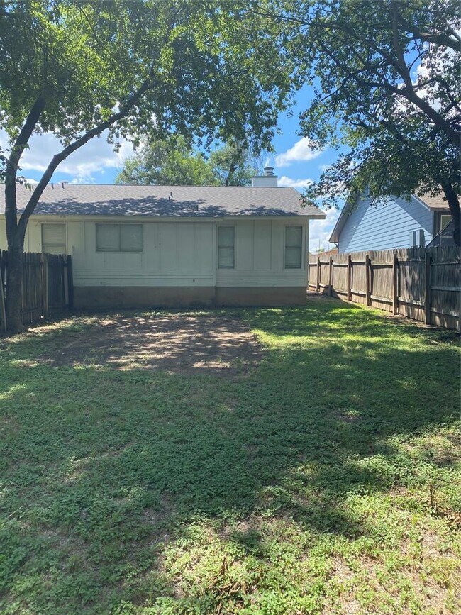 Building Photo - 9511 Aberdeen Way