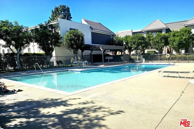 Building Photo - 10201 Mason Ave