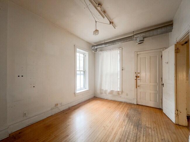 Building Photo - 723 W Wrightwood Ave