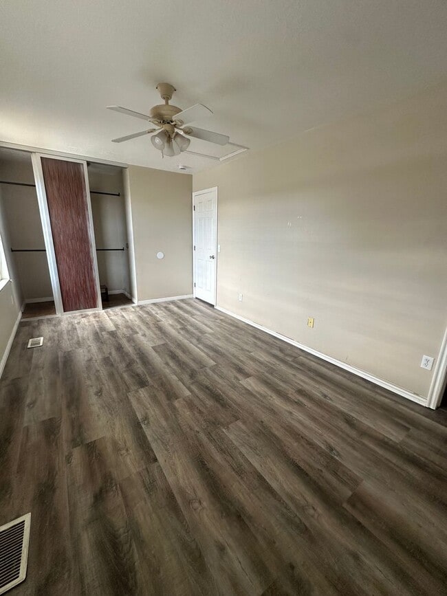 Building Photo - BEAUTIFUL TOWNHOME!!!