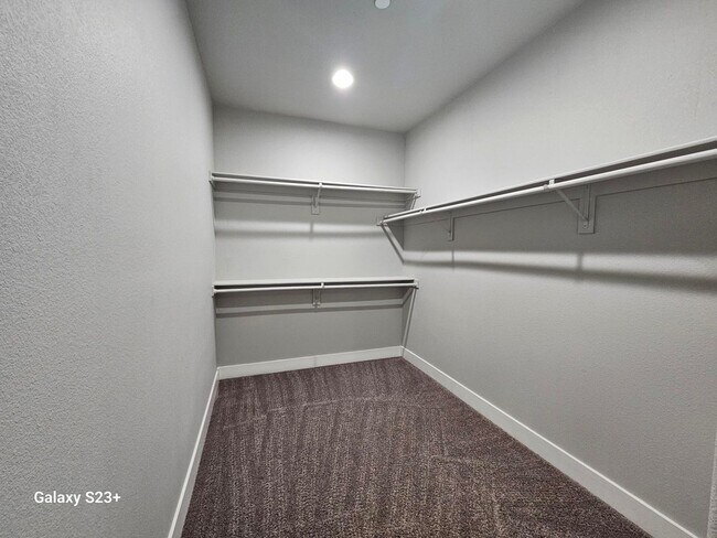 Building Photo - CHARMING NEWER CONTEMPORARY 3 BED/2 BATH AVAILABLE NOW