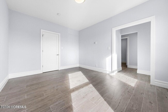 Building Photo - 160 Monmouth St