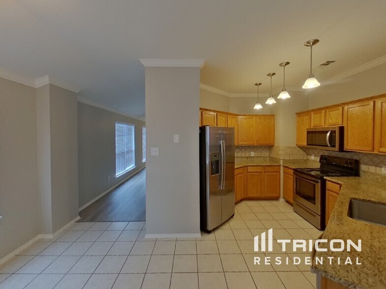 Building Photo - 716 Sequoia Dr